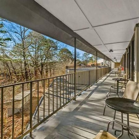 Stonegate Lodge King Bed Wifi 50 In Roku Tv Salt Water Pool Room # 101 Eureka Springs Ngoại thất bức ảnh
