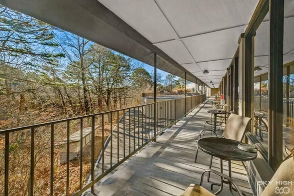 Stonegate Lodge King Bed Wifi 50 In Roku Tv Salt Water Pool Room # 101 Eureka Springs Ngoại thất bức ảnh