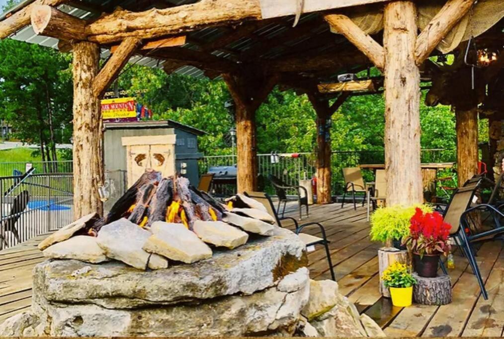 Stonegate Lodge King Bed Wifi 50 In Roku Tv Salt Water Pool Room # 101 Eureka Springs Ngoại thất bức ảnh