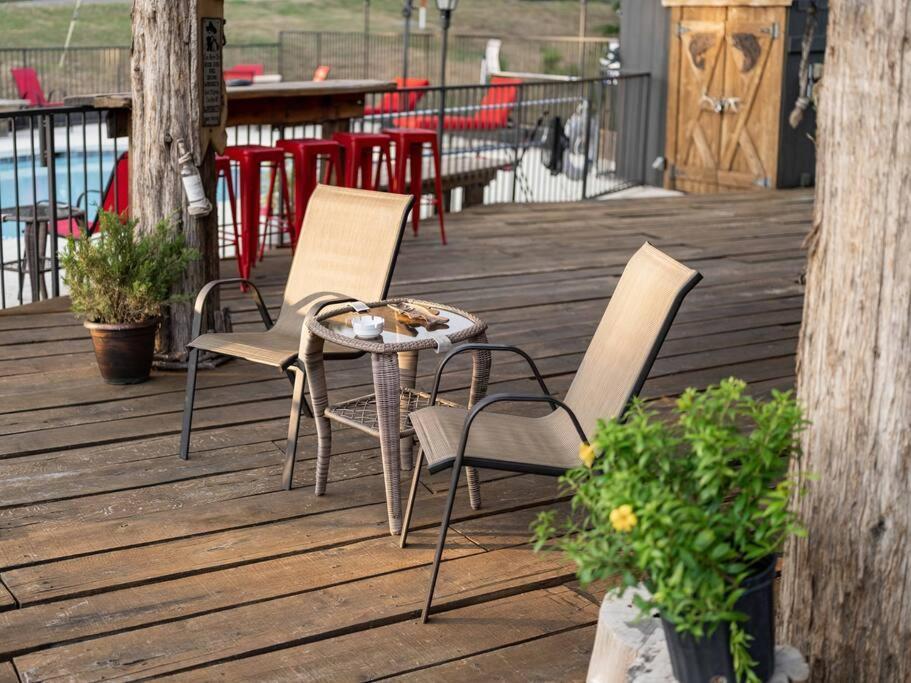 Stonegate Lodge King Bed Wifi 50 In Roku Tv Salt Water Pool Room # 101 Eureka Springs Ngoại thất bức ảnh