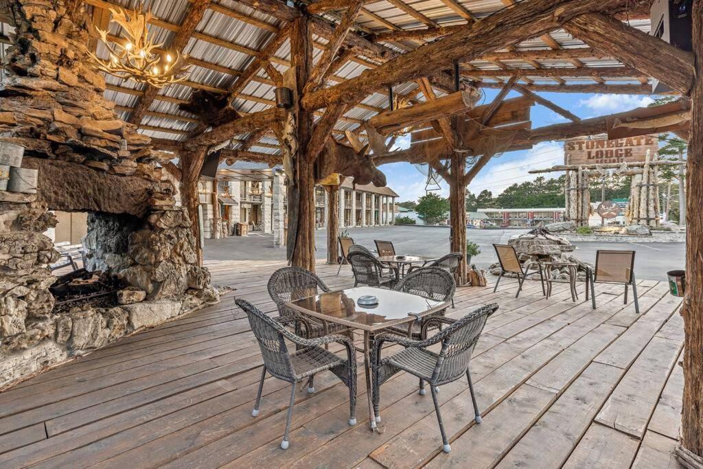 Stonegate Lodge King Bed Wifi 50 In Roku Tv Salt Water Pool Room # 101 Eureka Springs Ngoại thất bức ảnh