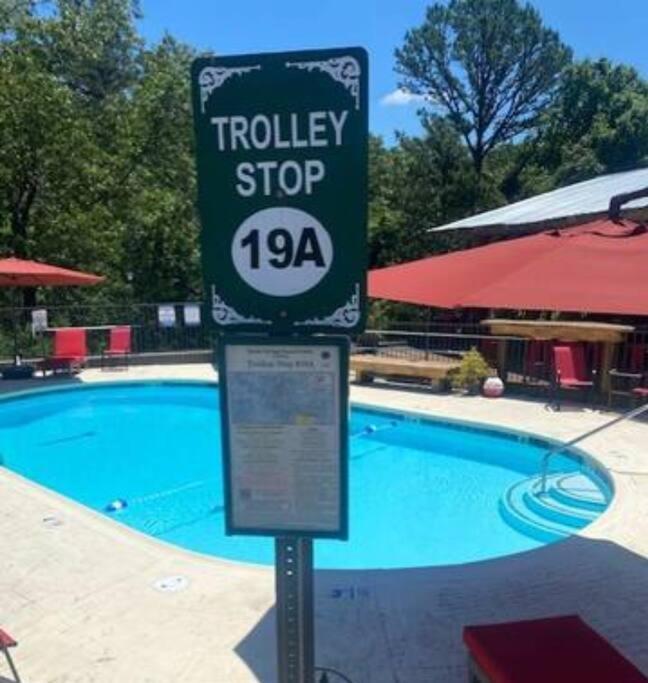 Stonegate Lodge King Bed Wifi 50 In Roku Tv Salt Water Pool Room # 101 Eureka Springs Ngoại thất bức ảnh