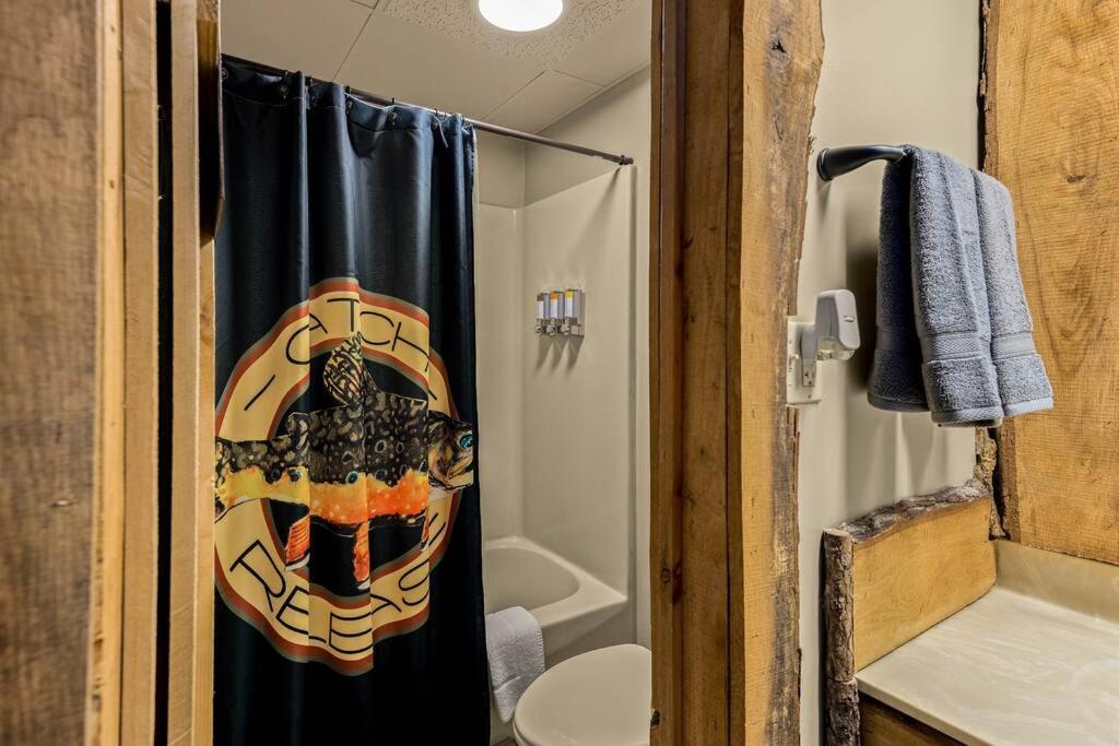 Stonegate Lodge King Bed Wifi 50 In Roku Tv Salt Water Pool Room # 101 Eureka Springs Ngoại thất bức ảnh