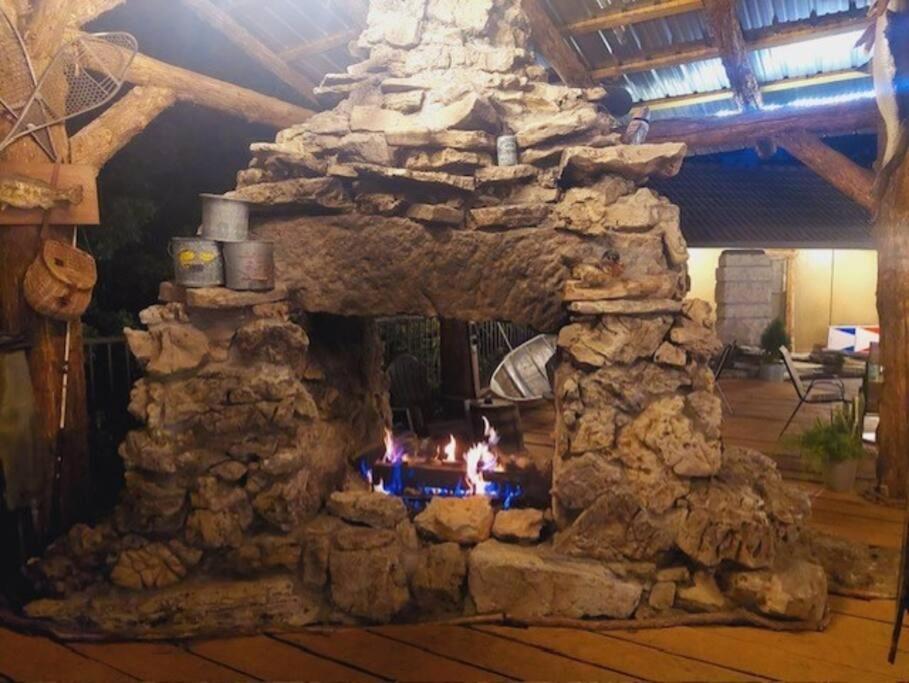 Stonegate Lodge King Bed Wifi 50 In Roku Tv Salt Water Pool Room # 101 Eureka Springs Ngoại thất bức ảnh