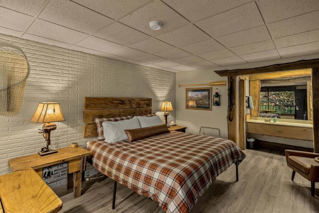 Stonegate Lodge King Bed Wifi 50 In Roku Tv Salt Water Pool Room # 101 Eureka Springs Ngoại thất bức ảnh
